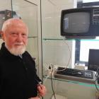 Biró István és a TRS-80. Fotó: Képes Gábor, NJSZT